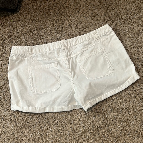 Mossimo Mid Rise Shorts - Picture 6 of 9